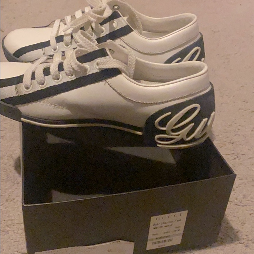 Gucci white & black tennis shoes